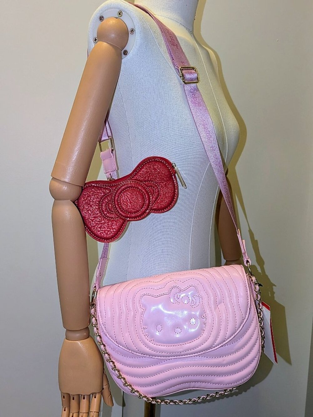 NWT Danielle Nicole Sanrio Hello Kitty Quilted Crossbody Bag & Bow Set